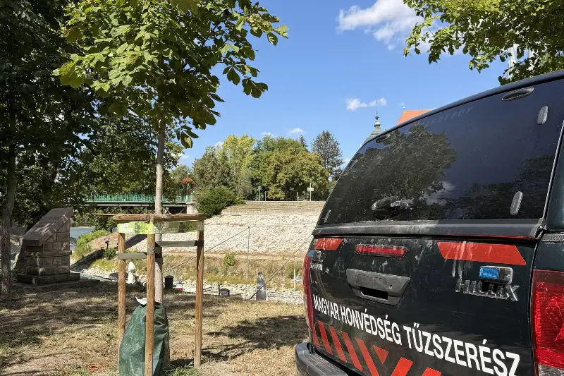 Tűzszerészek dolgoztak a Kis-Dunánál