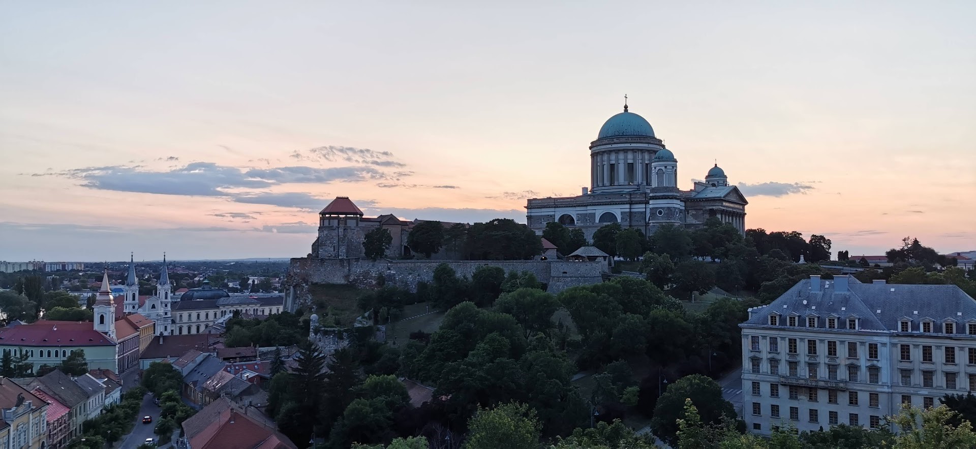 ELKÉSZÜLT A PÁZMÁNY PÉTER KATOLIKUS EGYETEM ÚJ KUTATÓHÁZA ESZTERGOMBAN